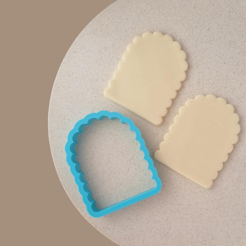 SCALLOPED ARCH COOKIE CUTTER 9cm x 7cm