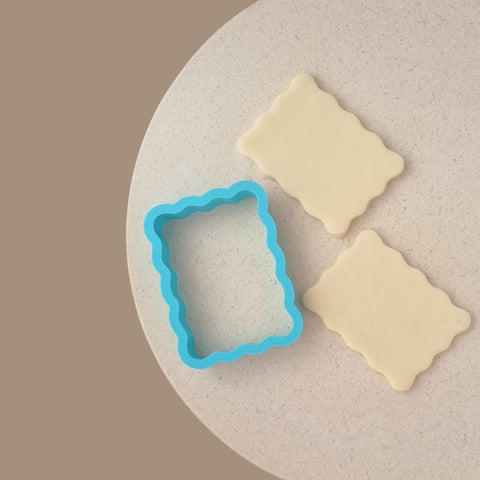 WAVY RECTANGLE COOKIE CUTTER 8cm x 6cm